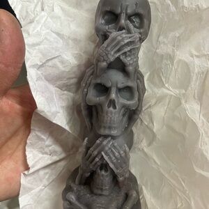 Gray Skull scented candle